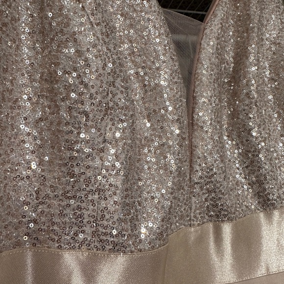 Formal gown - Picture 5 of 6